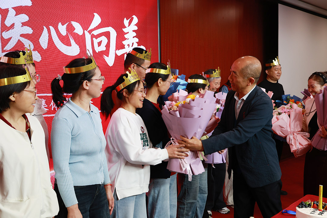 经典铸医德 初心护安康|安国医院《了凡四训》诵读分享会暨员工生日会温情举办 